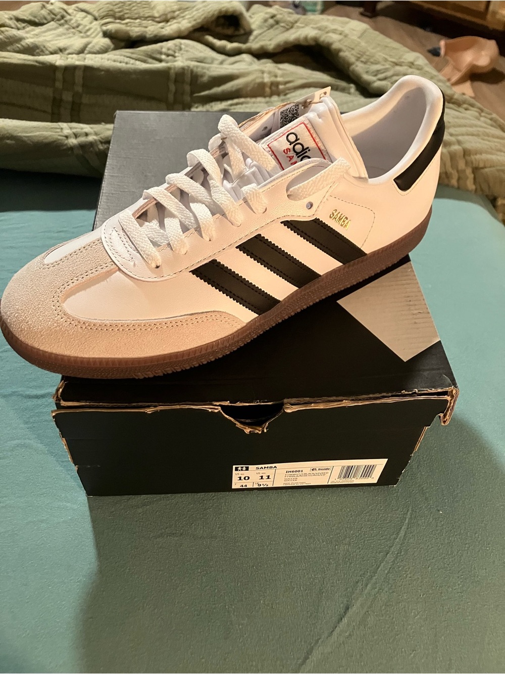 adidas Samba Classic Men’s White and Black Sneakers Sz 10